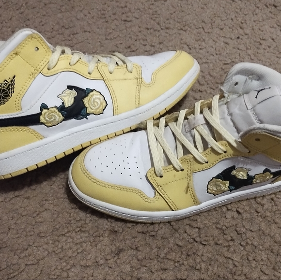 Only Wore Them a Couple Times and Out Grew Them. JORDAN 1 RETRO, FLORAL W/Y - Picture 4 of 5